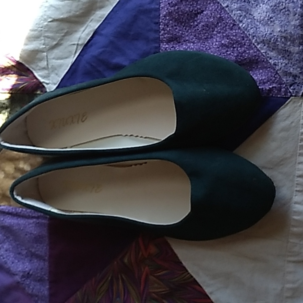 Dress shoes/ flats | Size 9. Too small for me. I have fat feet 😜